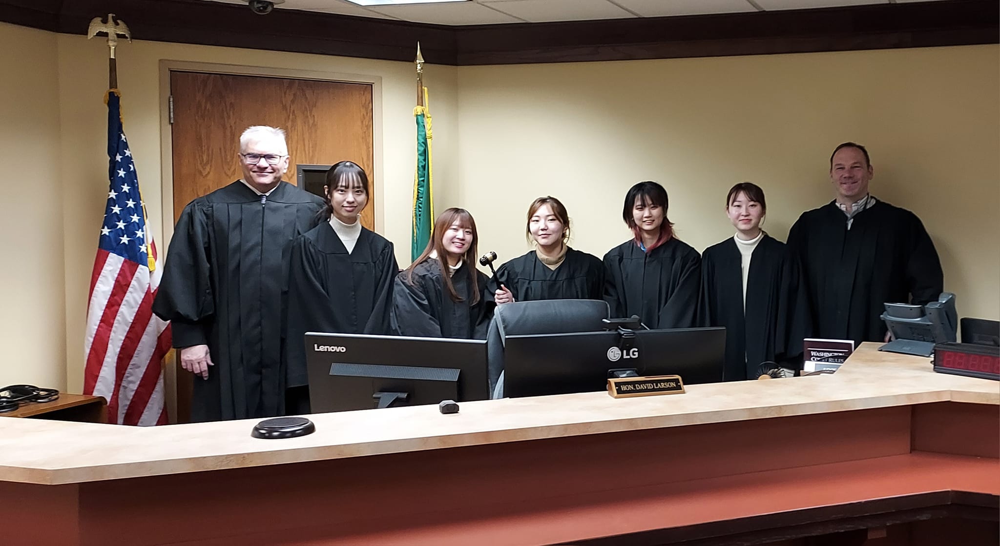 Students visiting the Federal Way courthouse with Judge Dave Larson